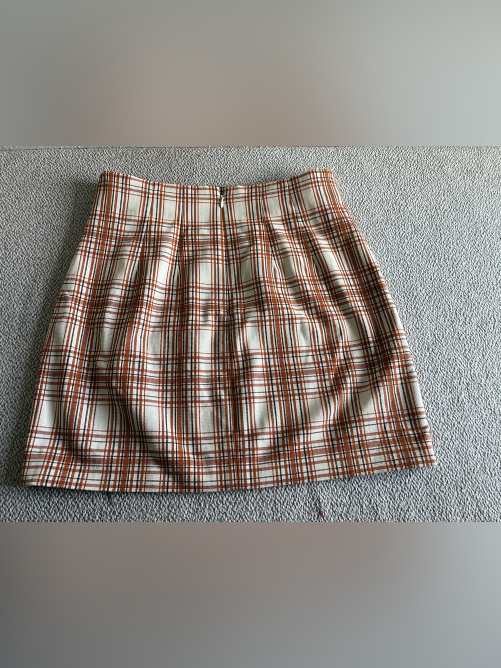 Veronica Beard Roman Plaid
Mini Skirt White Multi Pleated
Size 6 - Picture 11 of 12